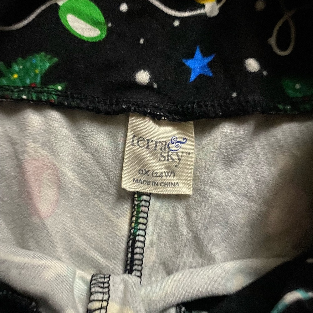 Womens Christmas leggings never worn